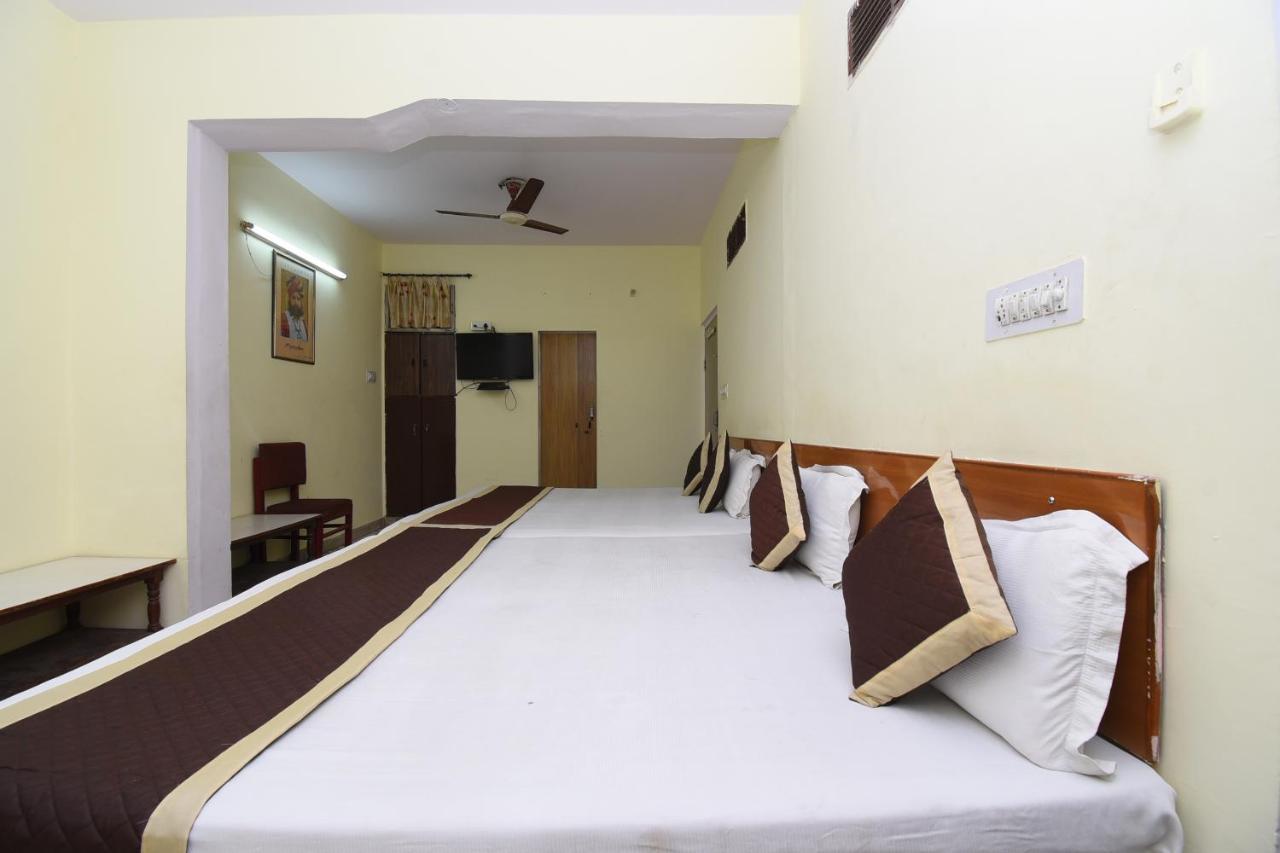 Hotel Jaipur Achrol Bagian luar foto